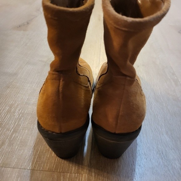 Skecher Brown Suede Cowboy Style Ankle Boots Size 7 - Picture 3 of 5